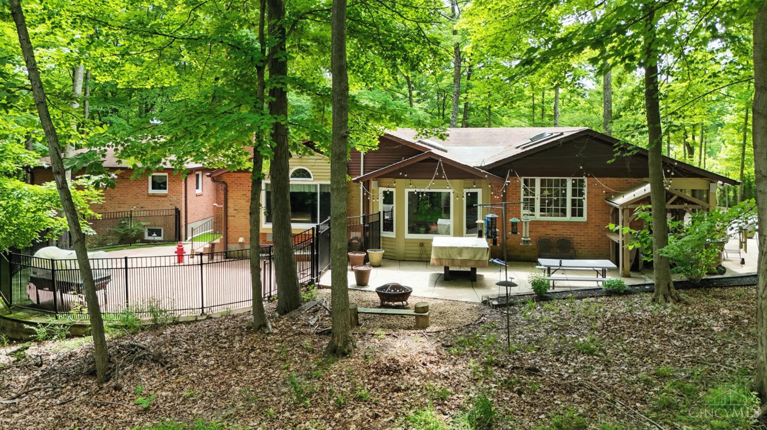 6125 Squirrelwoods Lane