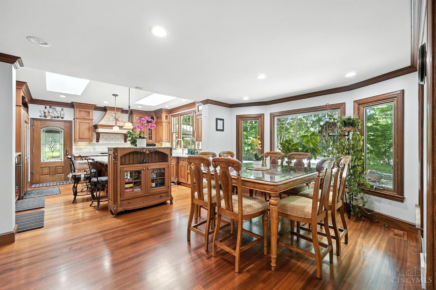 6125 Squirrelwoods Lane