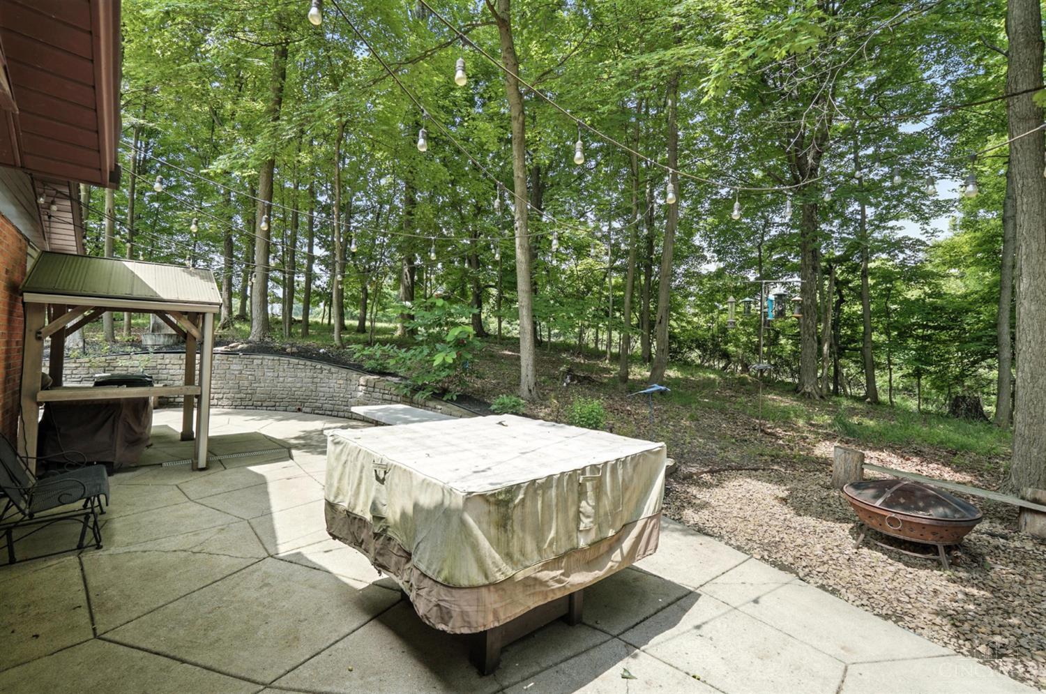 6125 Squirrelwoods Lane