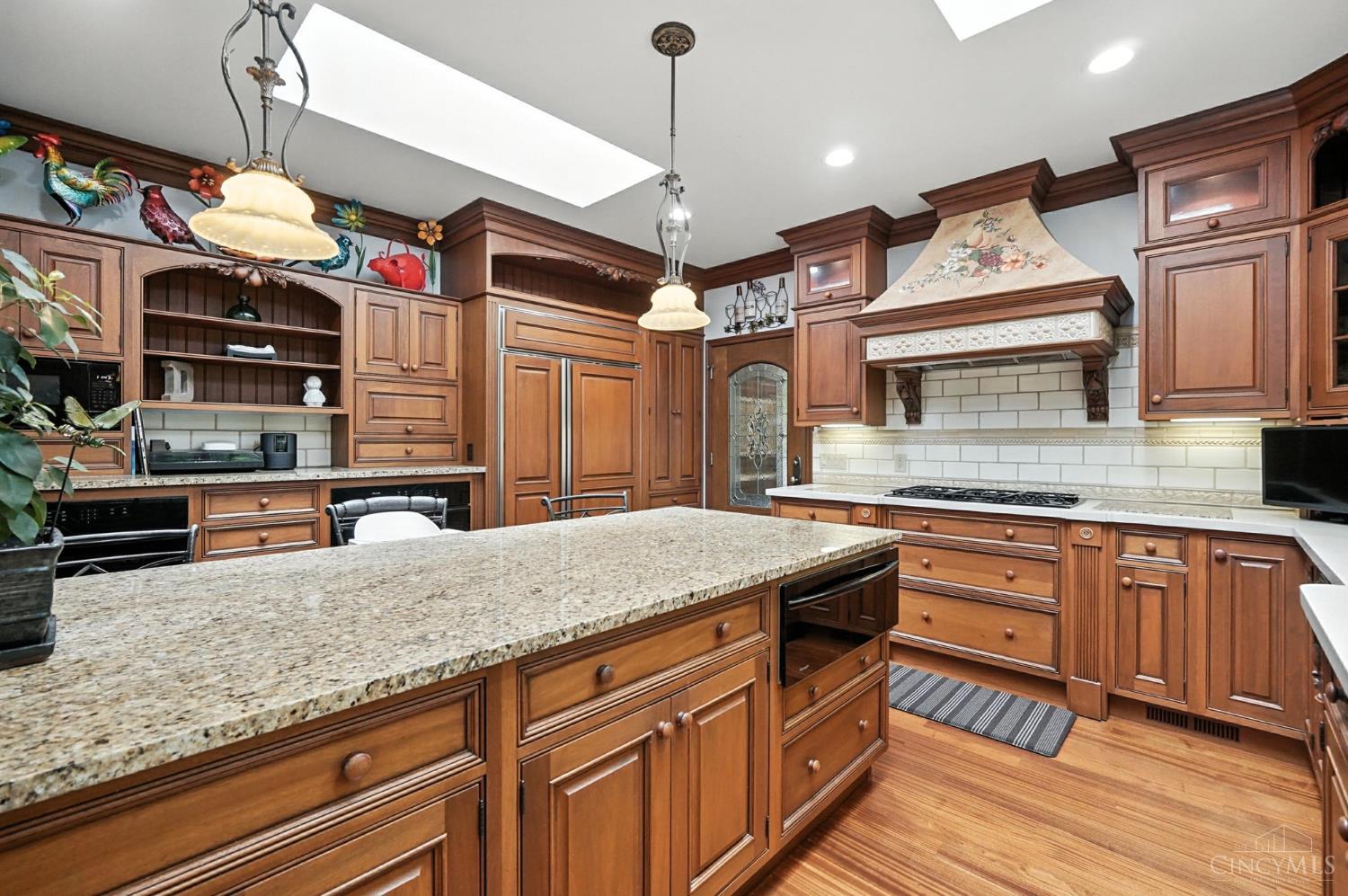6125 Squirrelwoods Lane