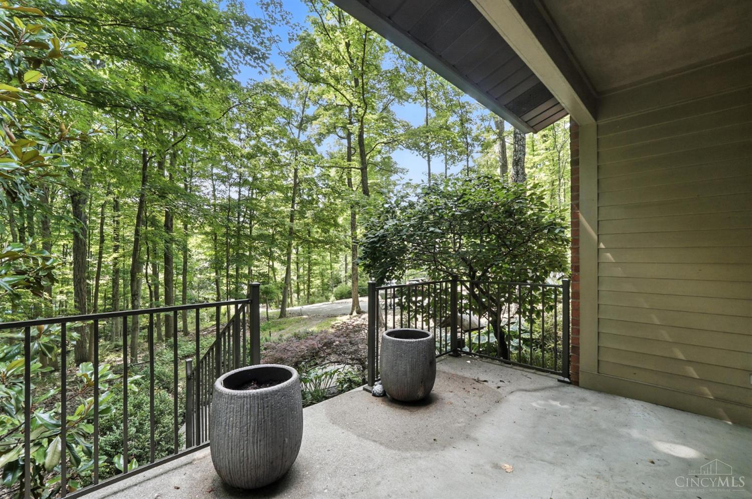 6125 Squirrelwoods Lane