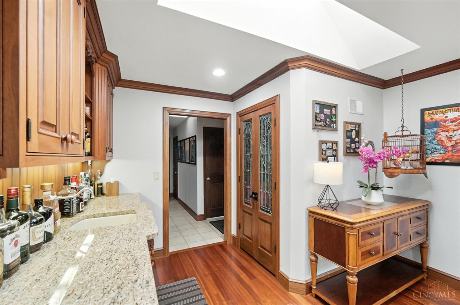 6125 Squirrelwoods Lane