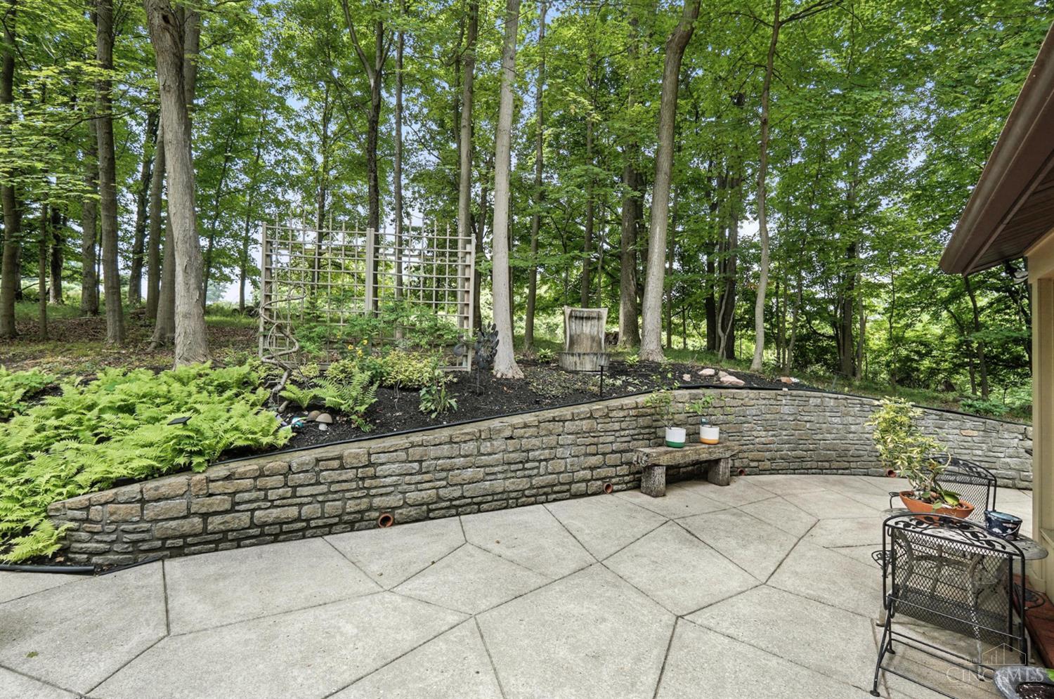 6125 Squirrelwoods Lane