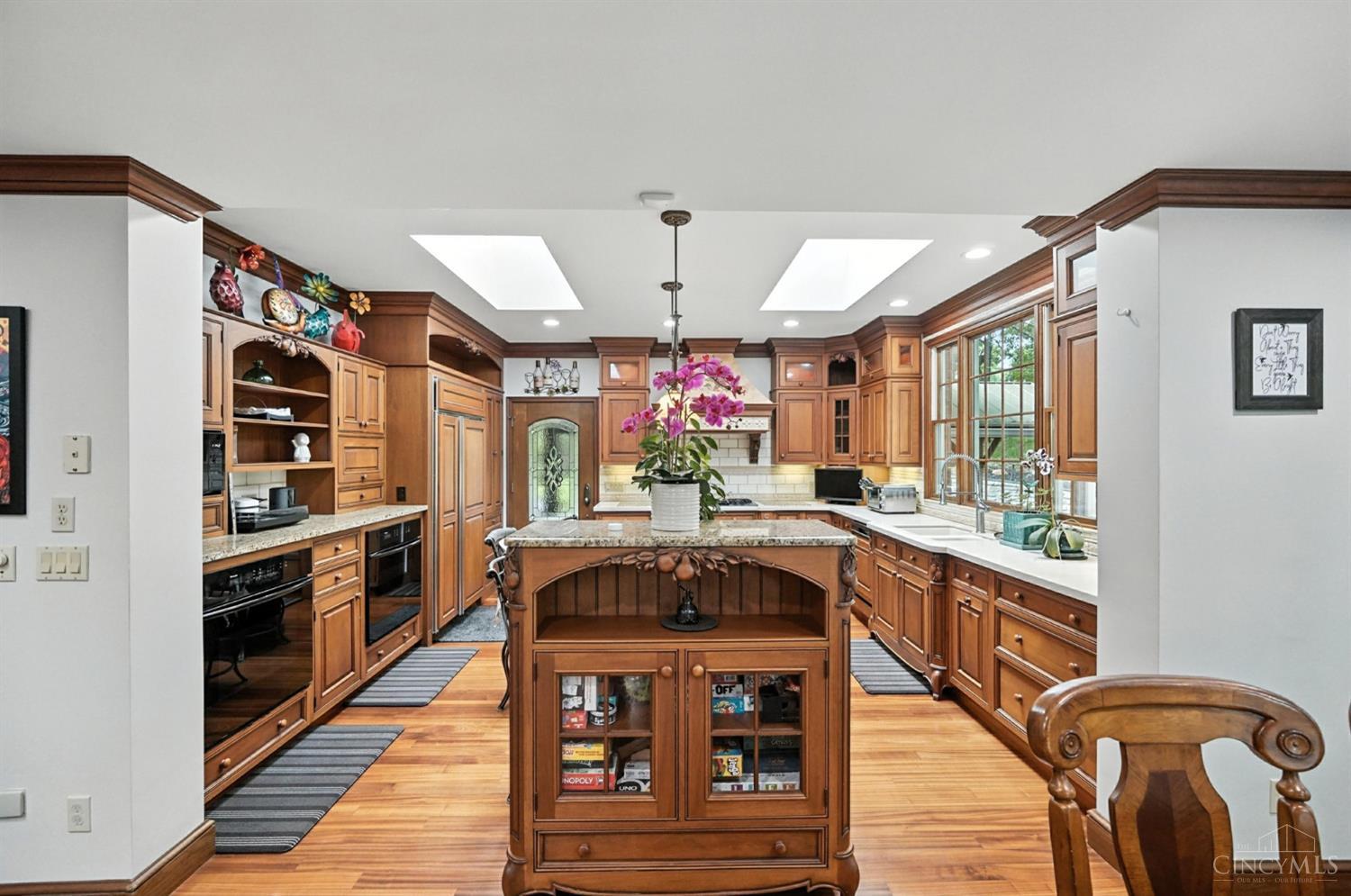 6125 Squirrelwoods Lane