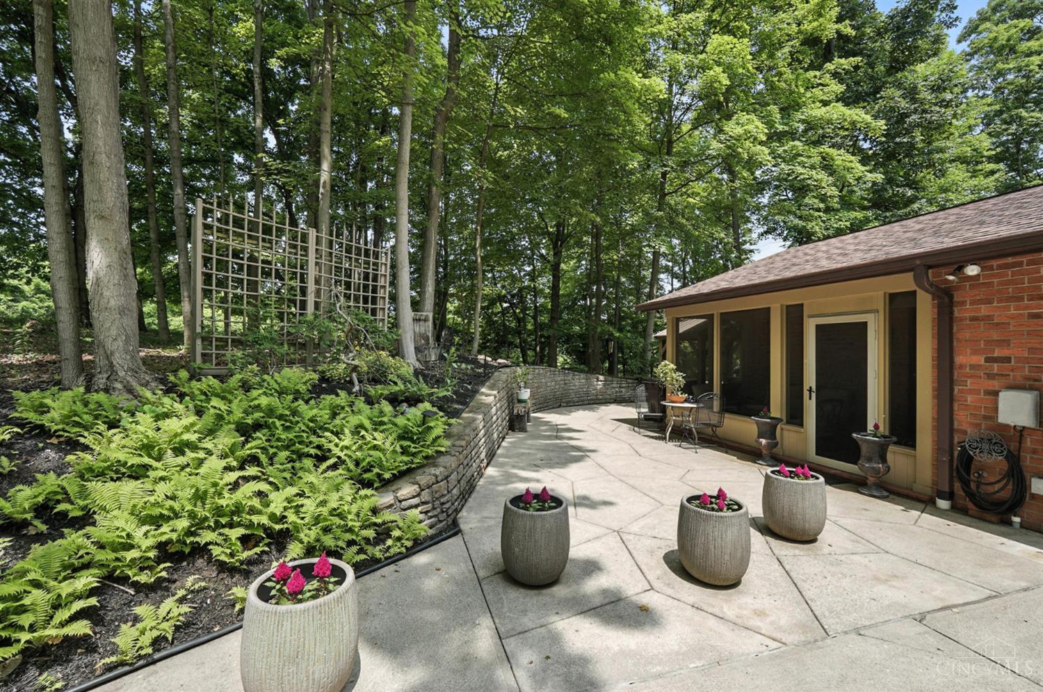 6125 Squirrelwoods Lane