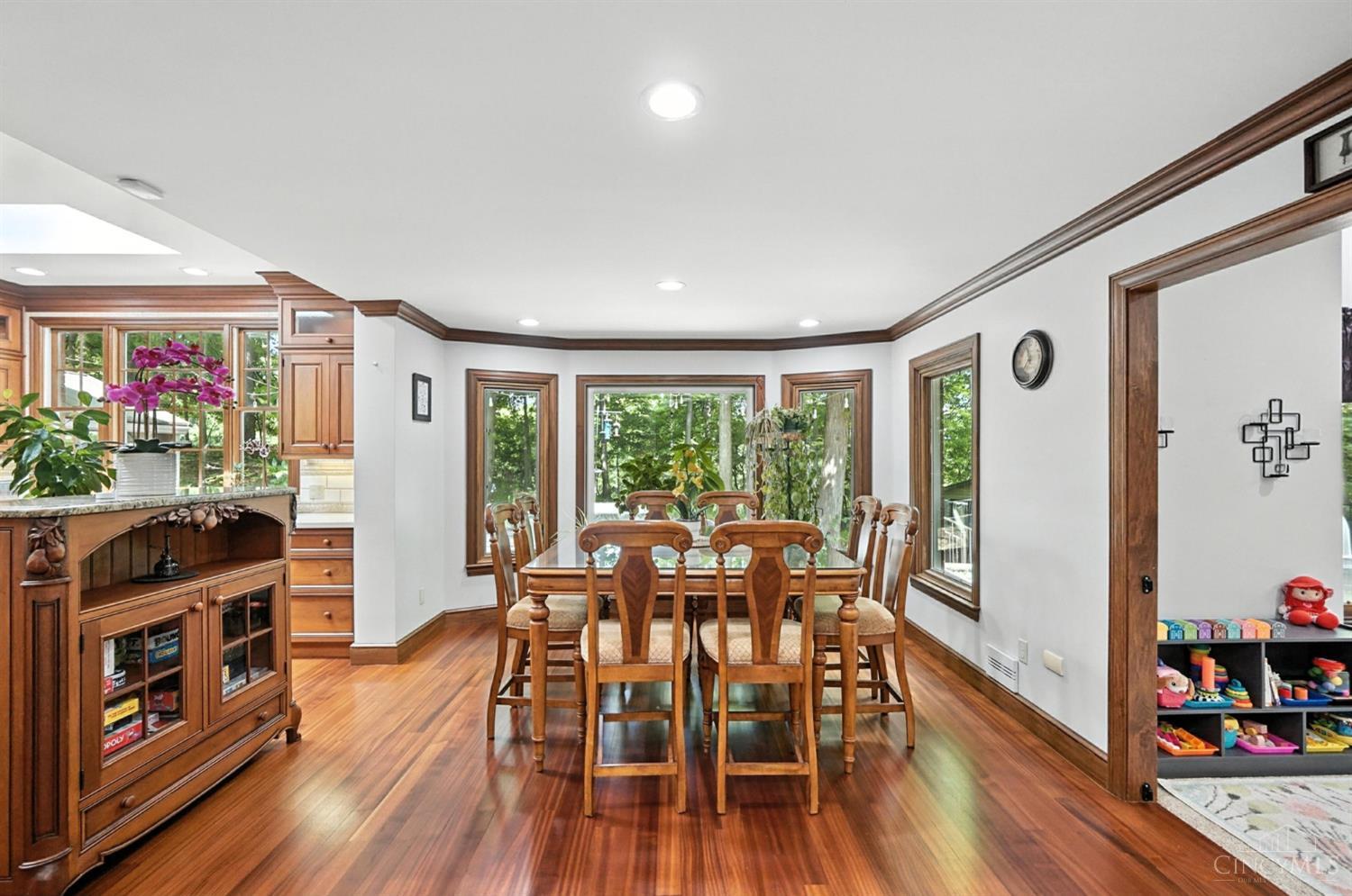 6125 Squirrelwoods Lane