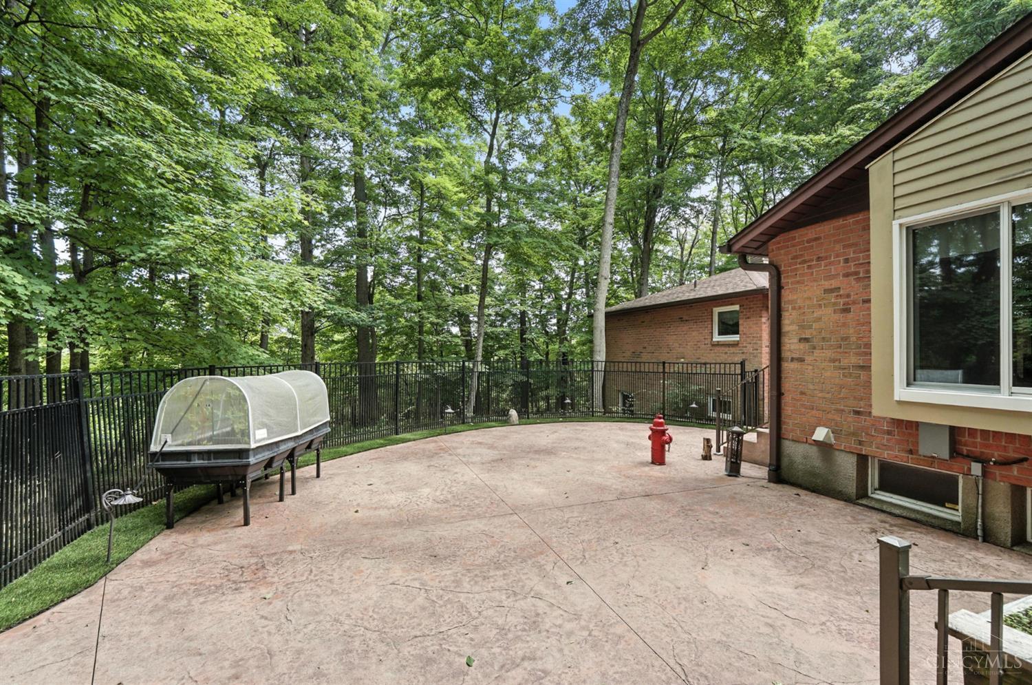 6125 Squirrelwoods Lane