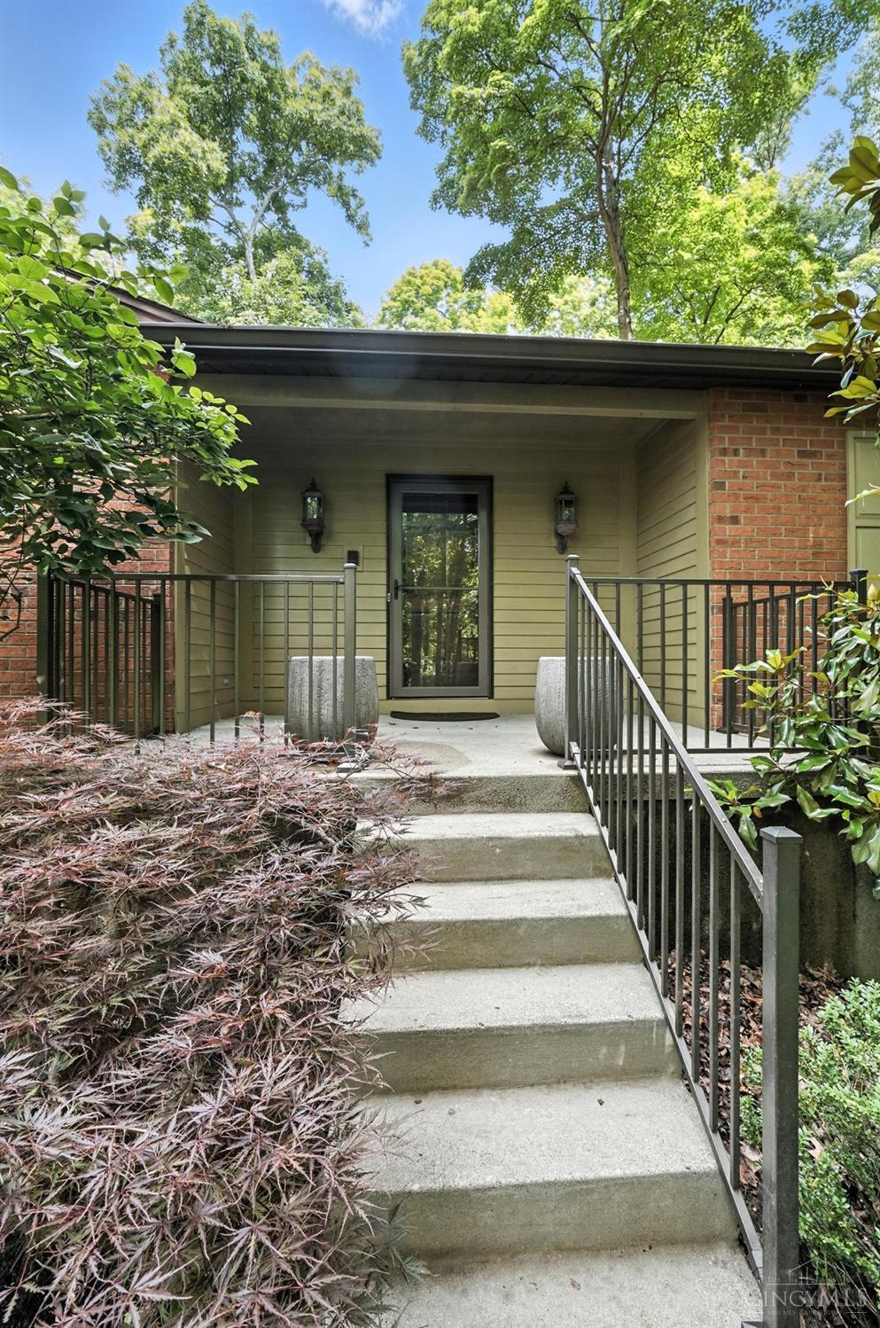 6125 Squirrelwoods Lane