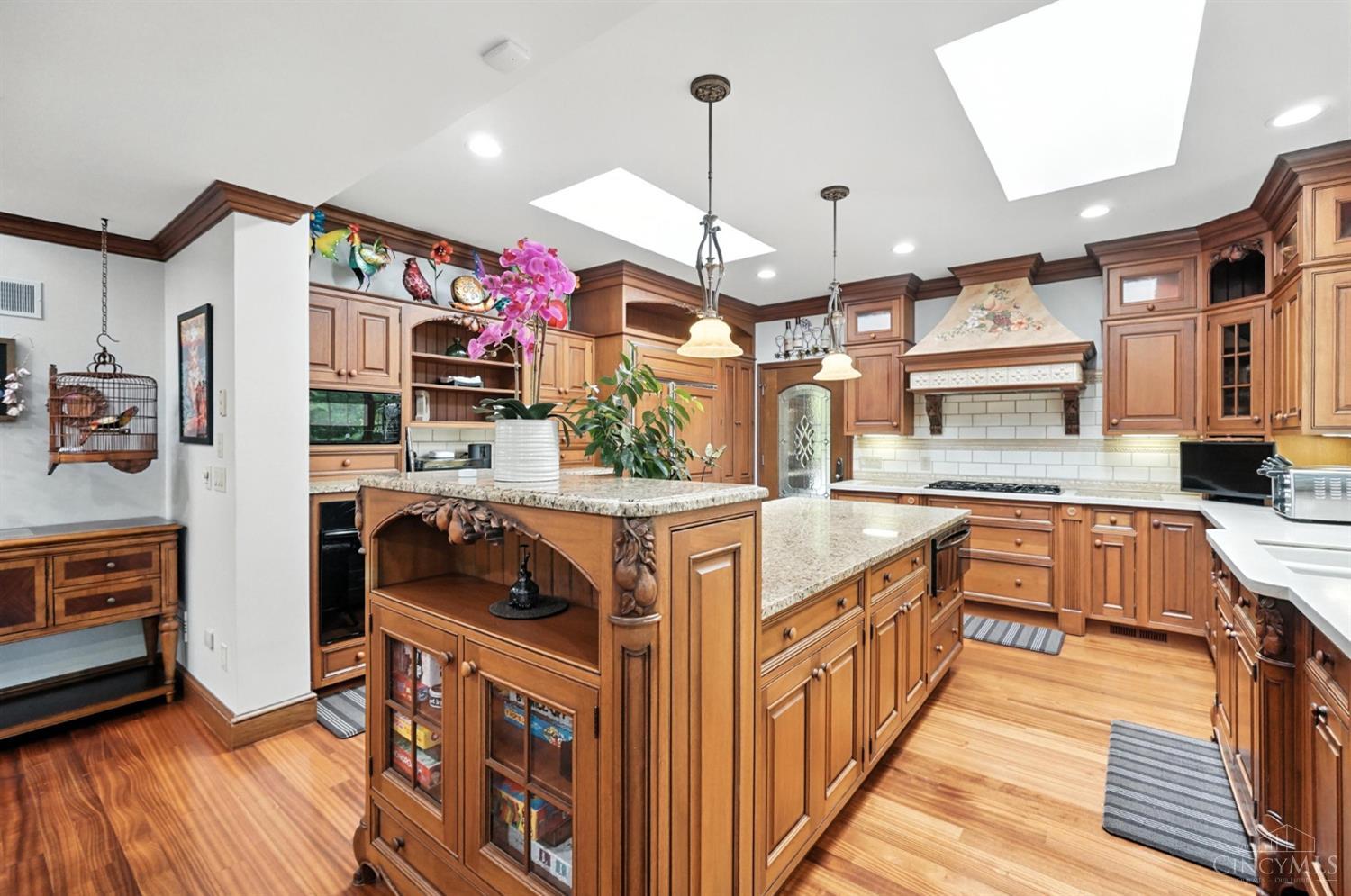 6125 Squirrelwoods Lane