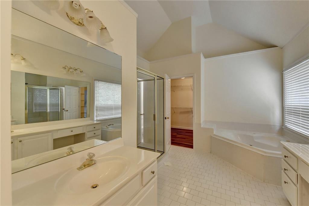 3182 Oaktree Court