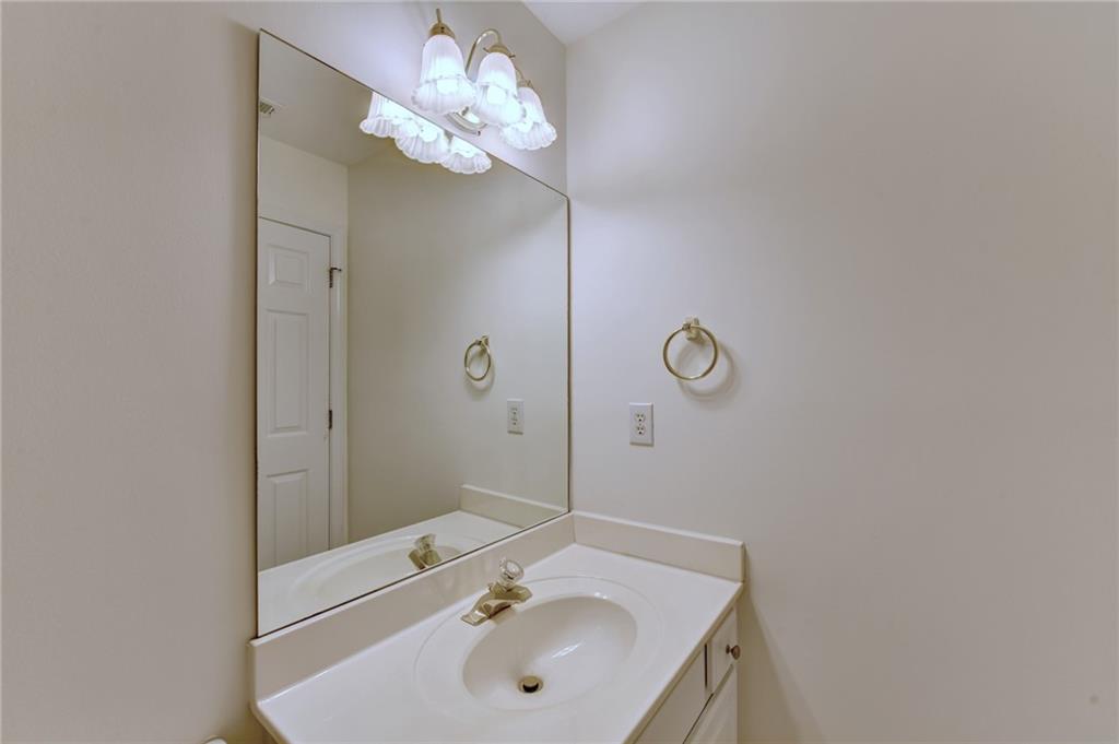 3182 Oaktree Court
