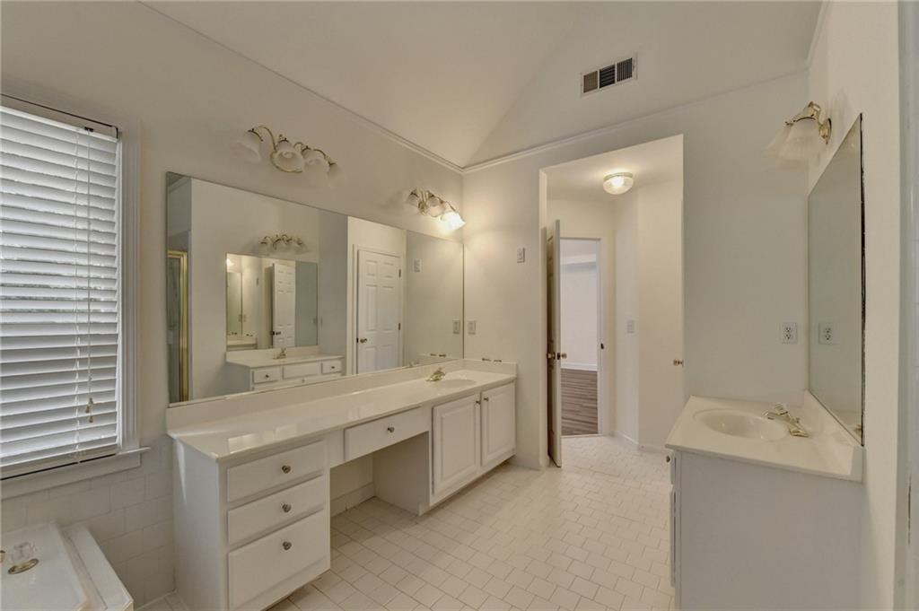 3182 Oaktree Court