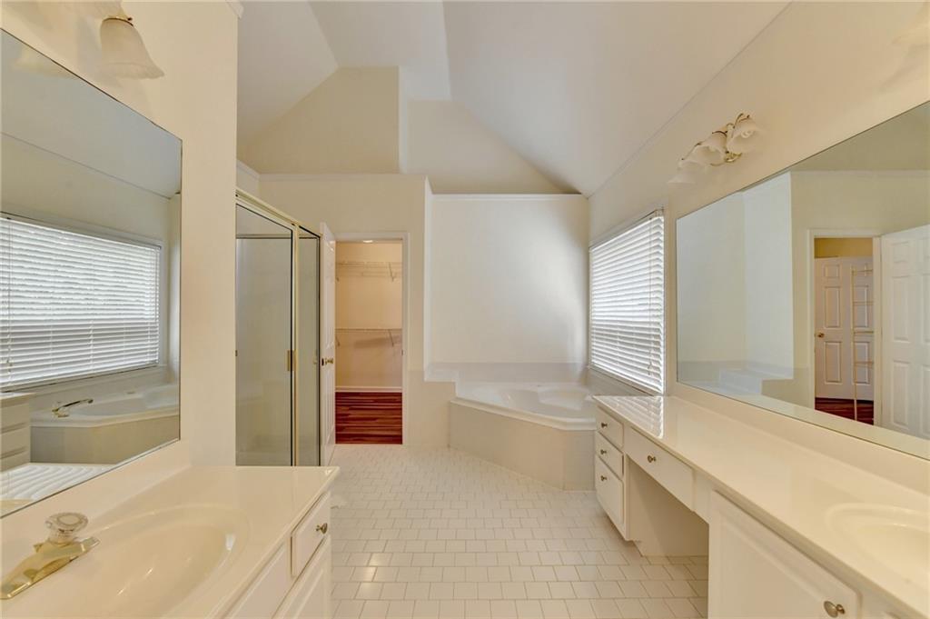 3182 Oaktree Court
