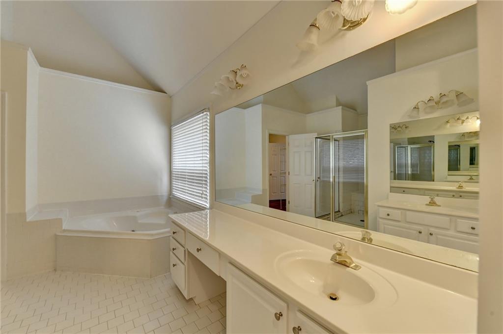 3182 Oaktree Court