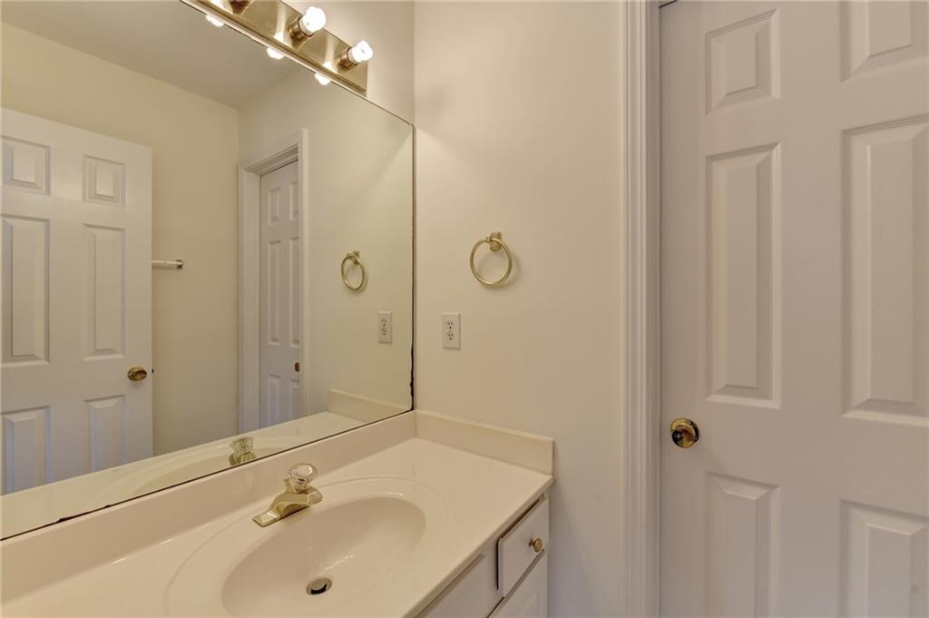 3182 Oaktree Court