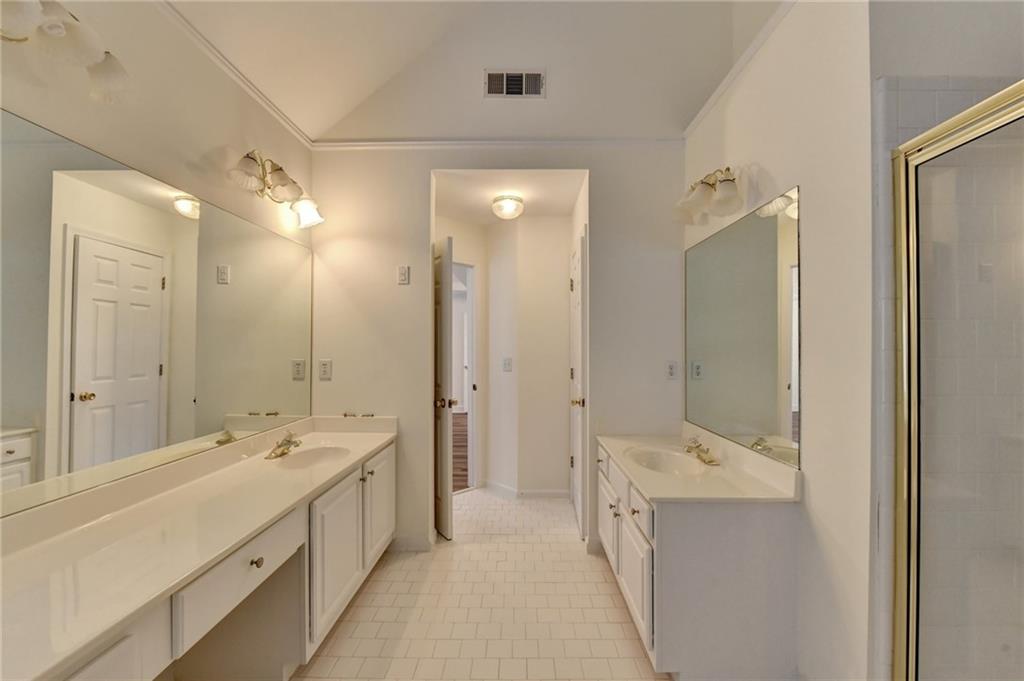 3182 Oaktree Court