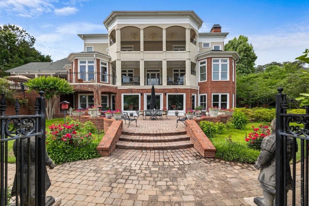 1075 Carnoustie Lane