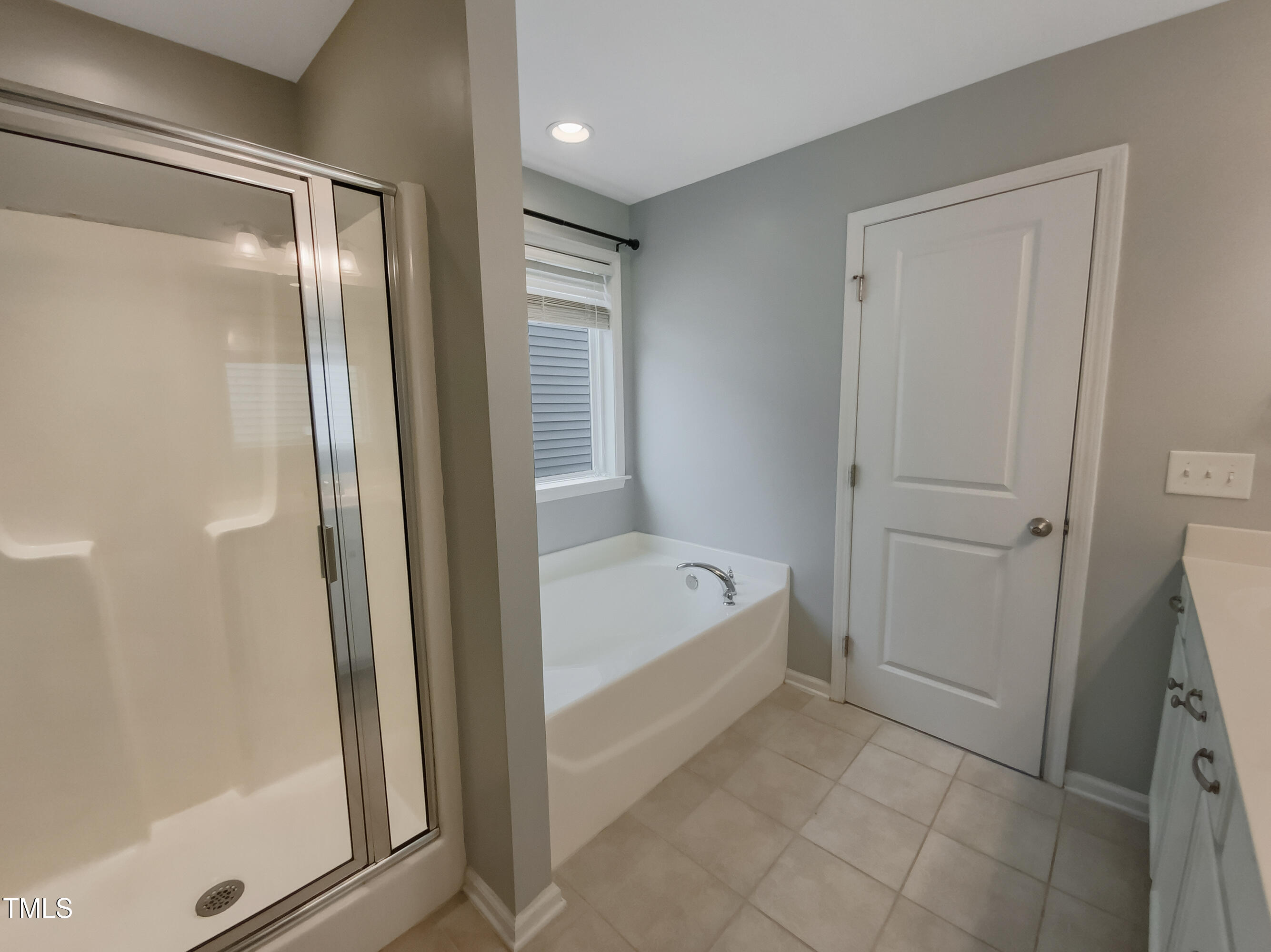 4220 White Kestrel Drive