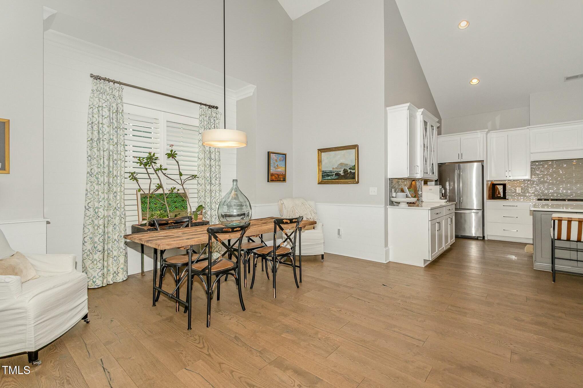 1327 Gloriosa Street