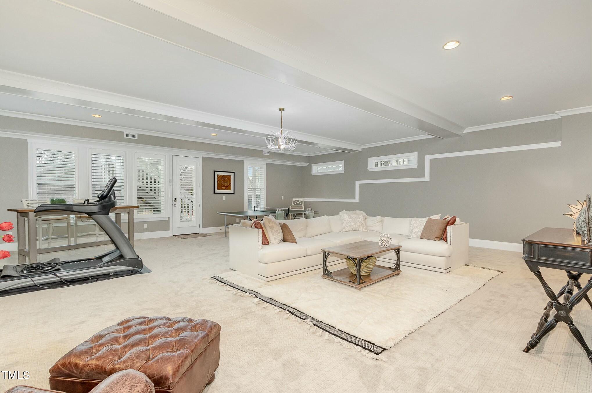 1327 Gloriosa Street