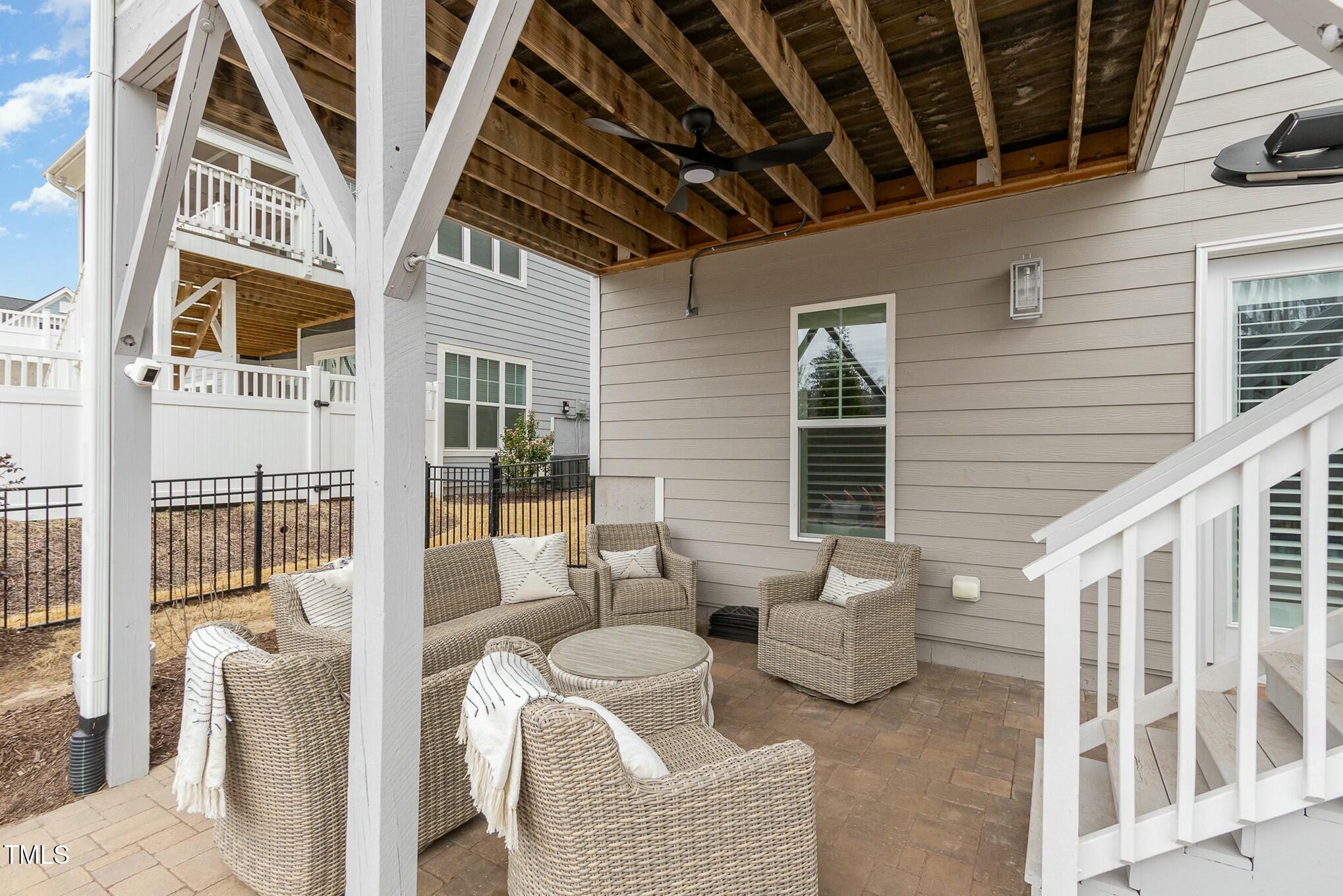 1327 Gloriosa Street