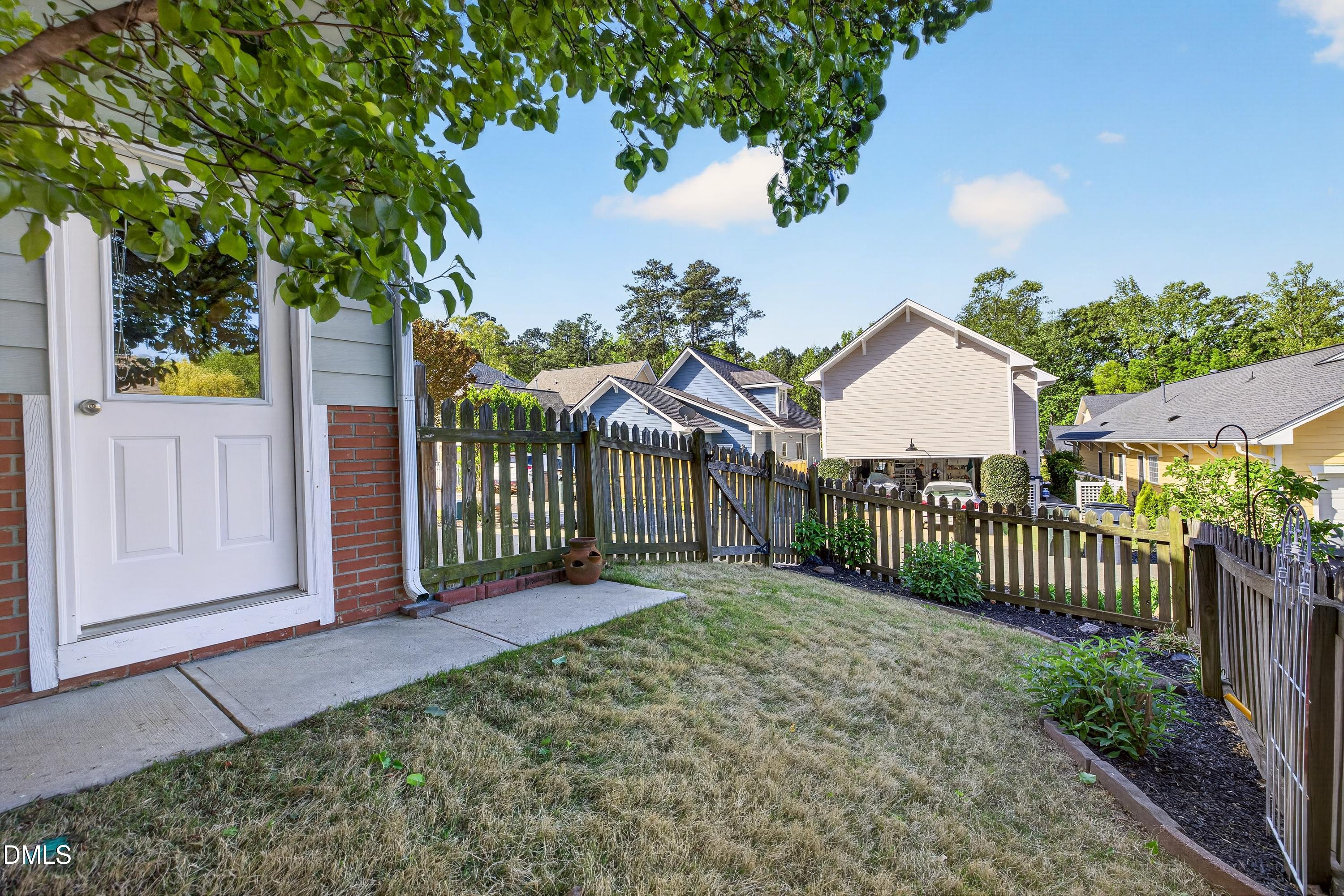 105 Garden Side Way