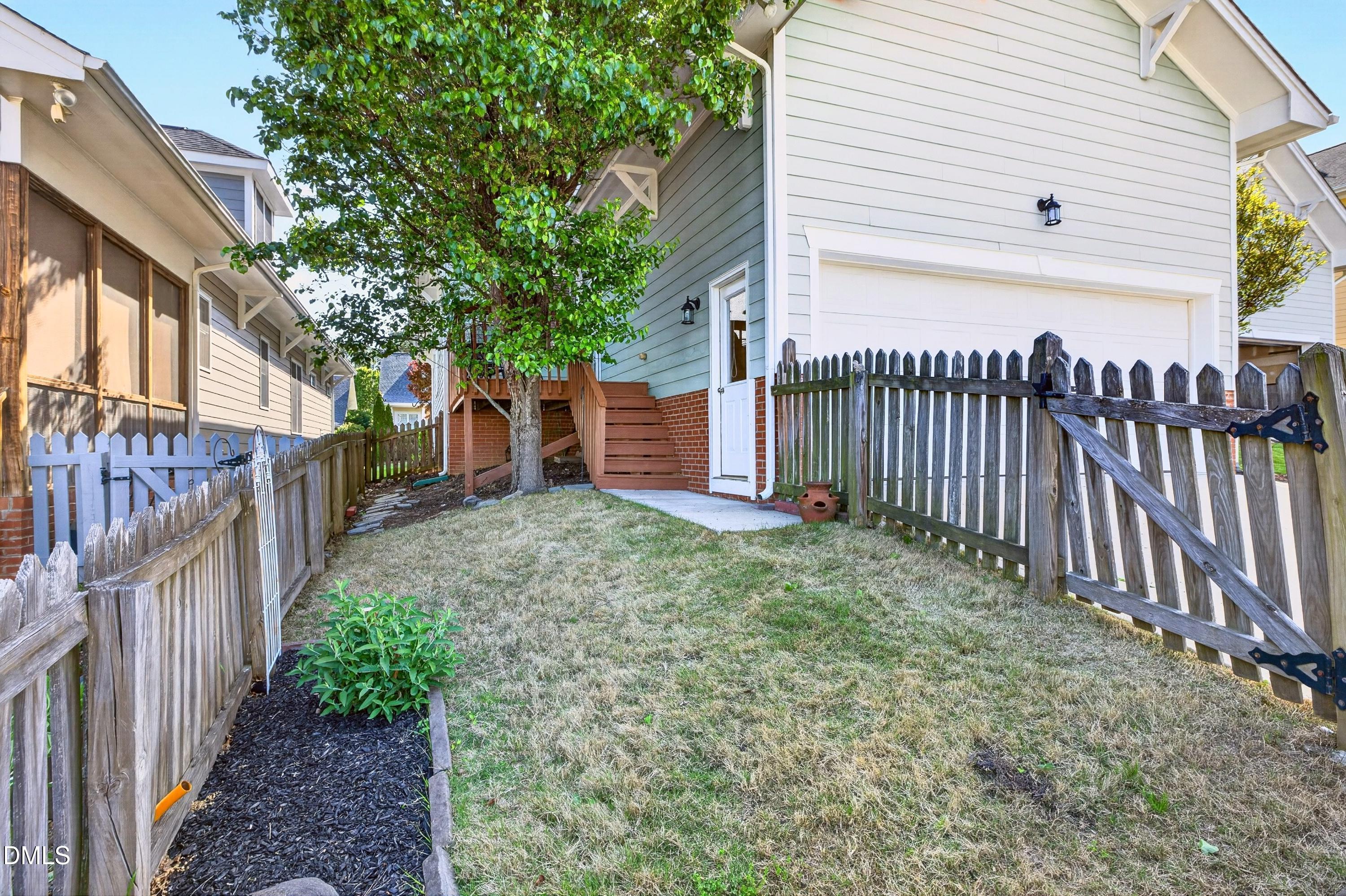 105 Garden Side Way