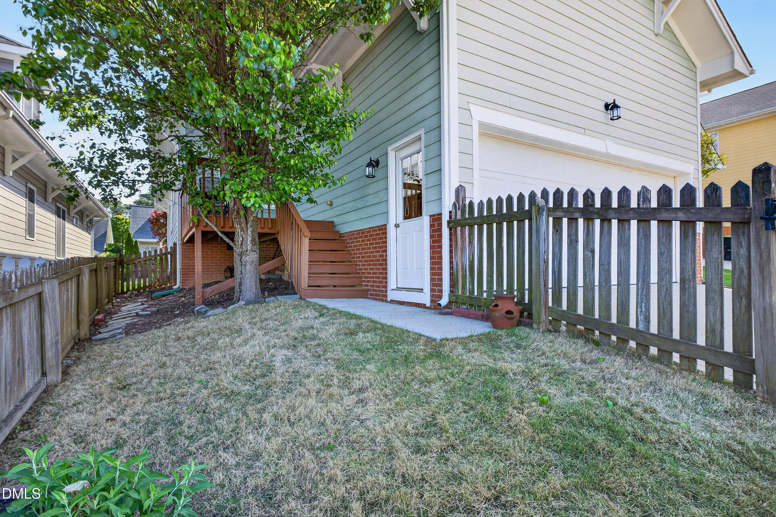 105 Garden Side Way