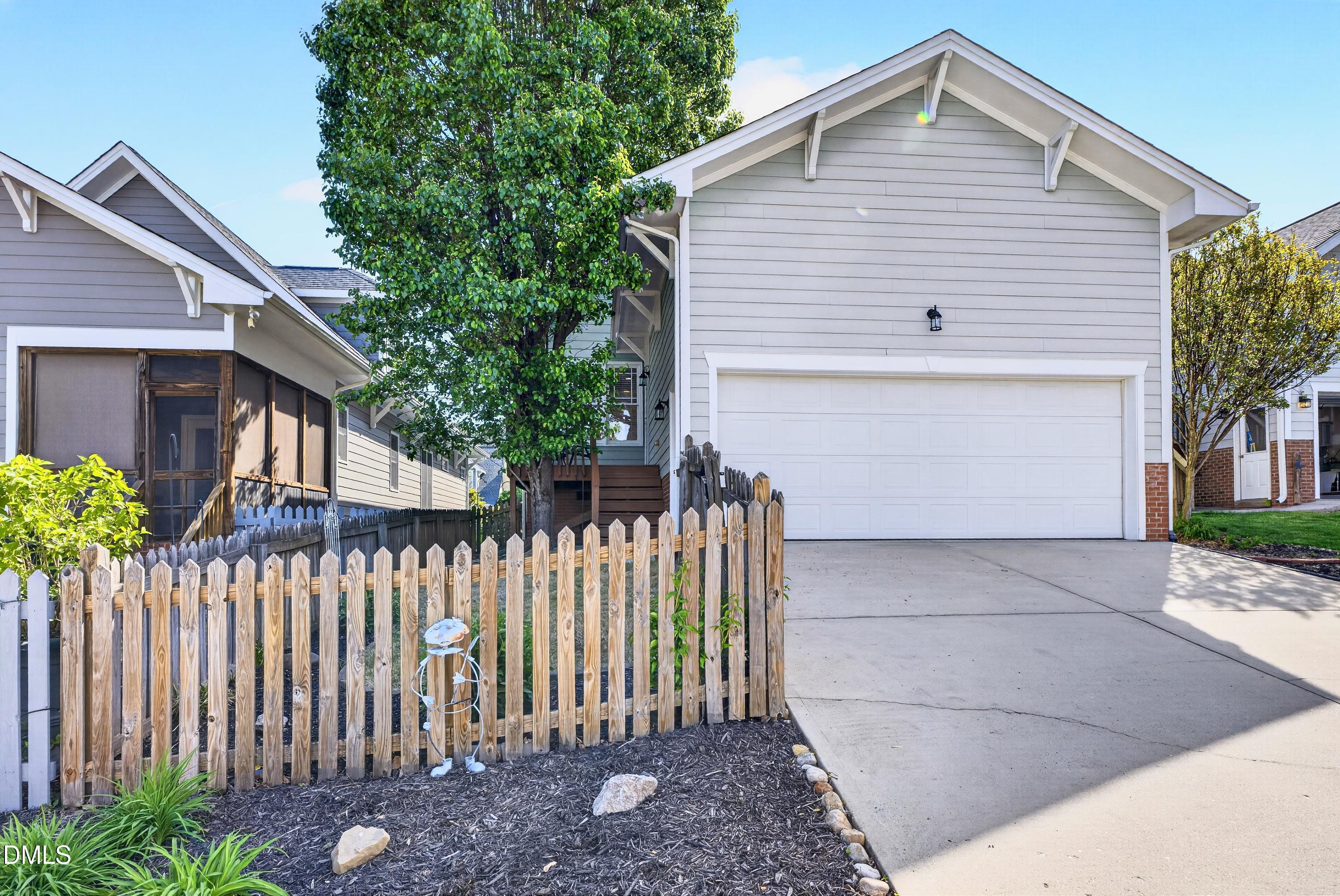 105 Garden Side Way