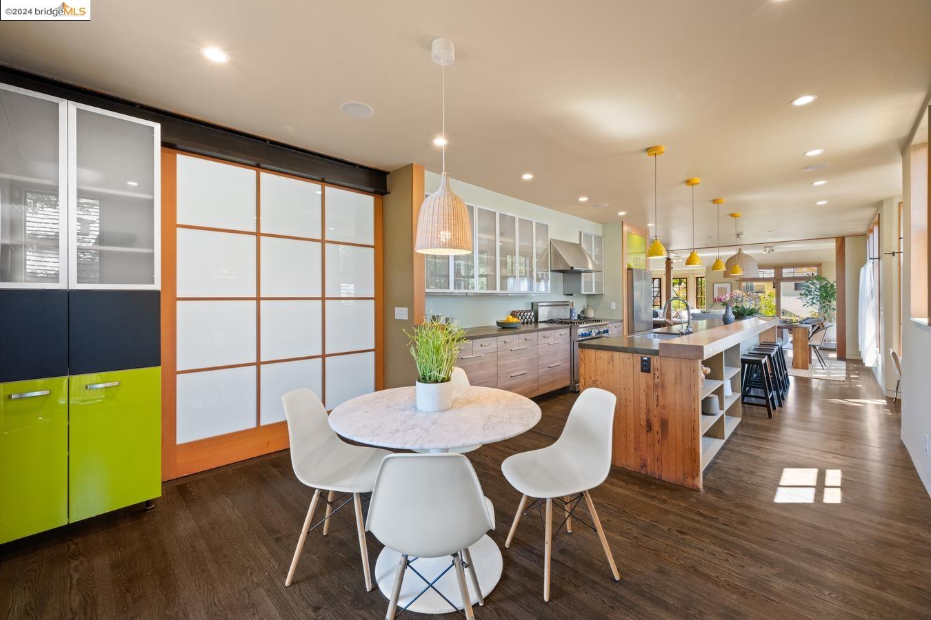 1220 Colusa Ave