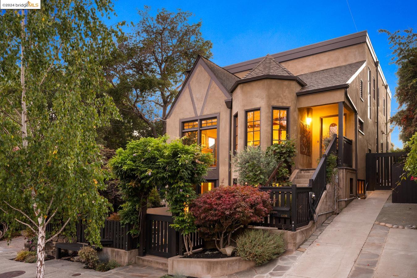 1220 Colusa Ave