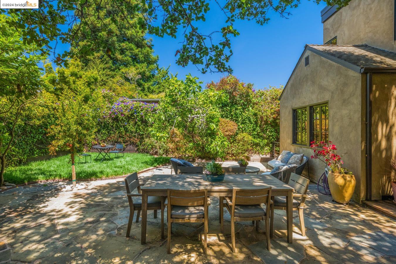 1220 Colusa Ave