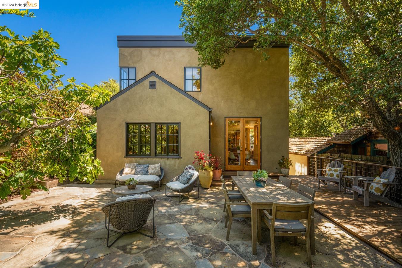 1220 Colusa Ave