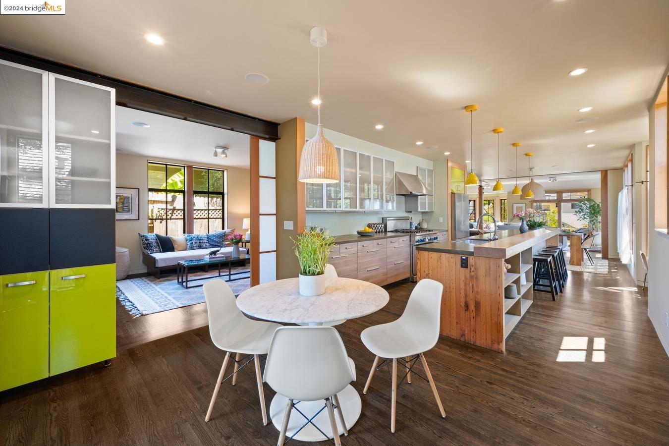 1220 Colusa Ave