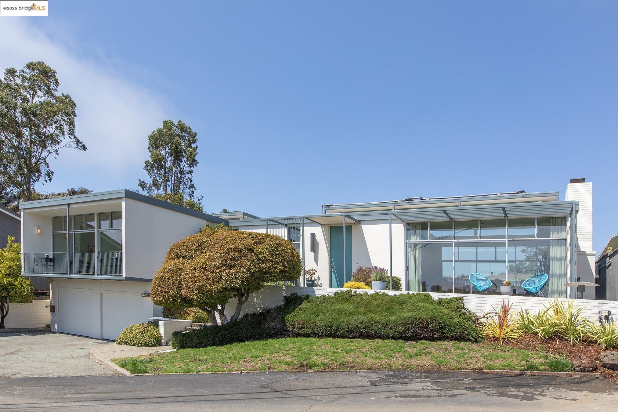 7145 View Ave