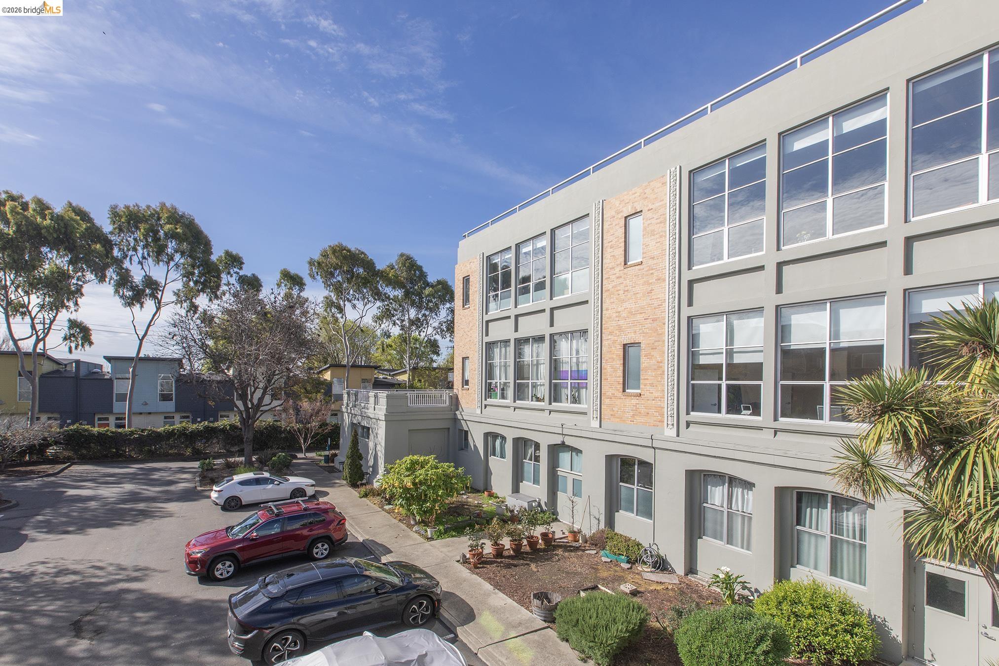 3240 Peralta St # 2