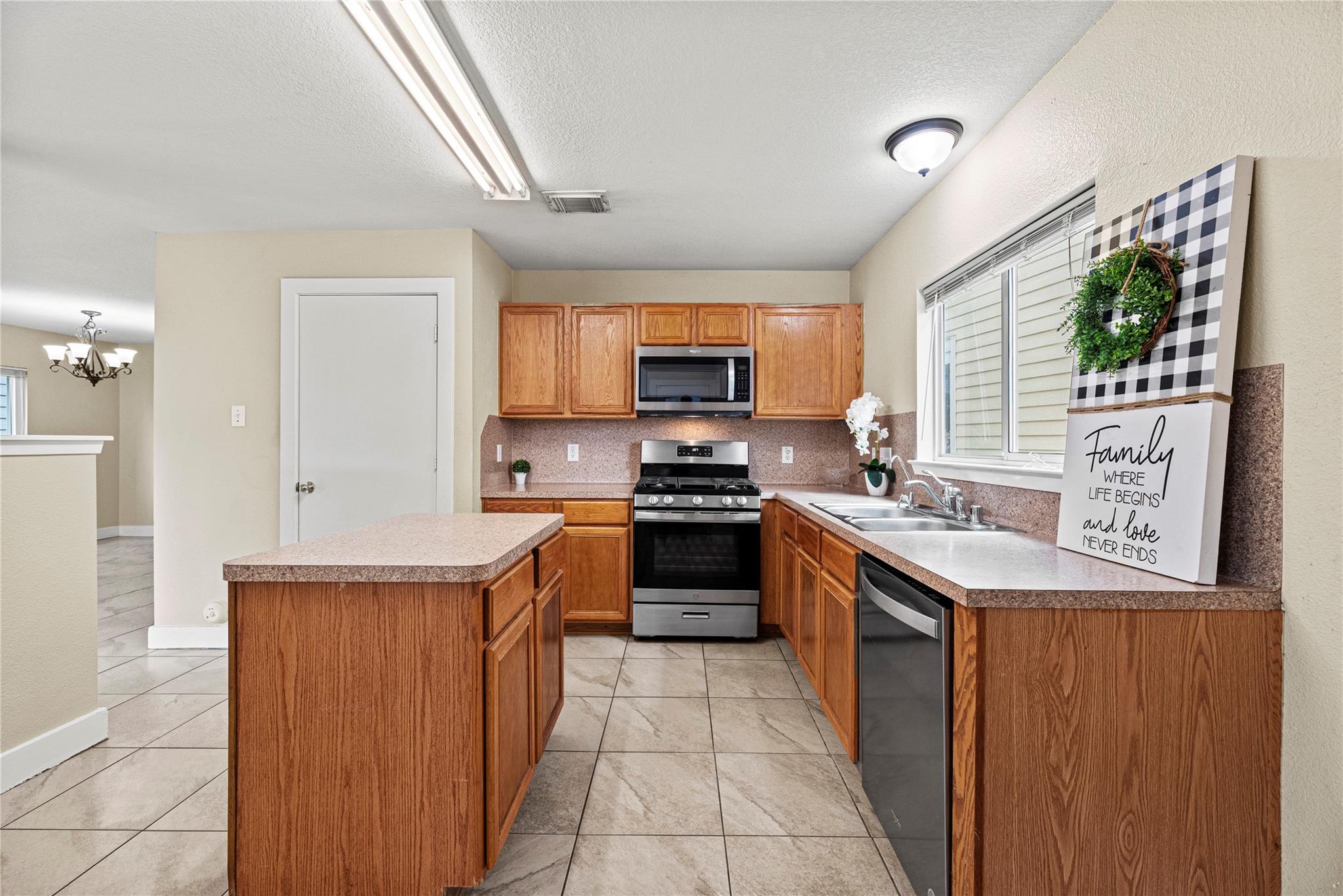 5715 Silver Oak Drive, Missouri City