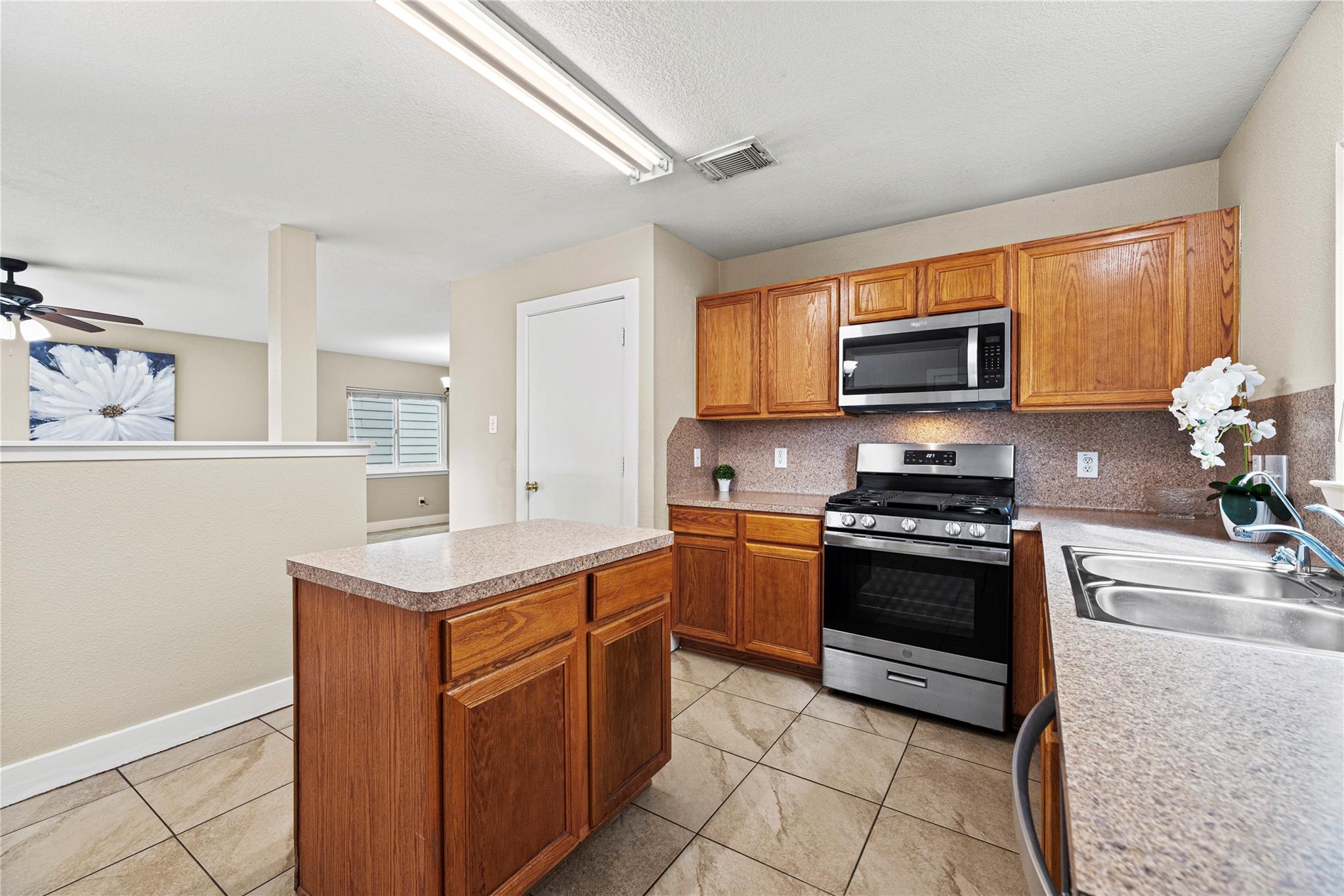 5715 Silver Oak Drive, Missouri City