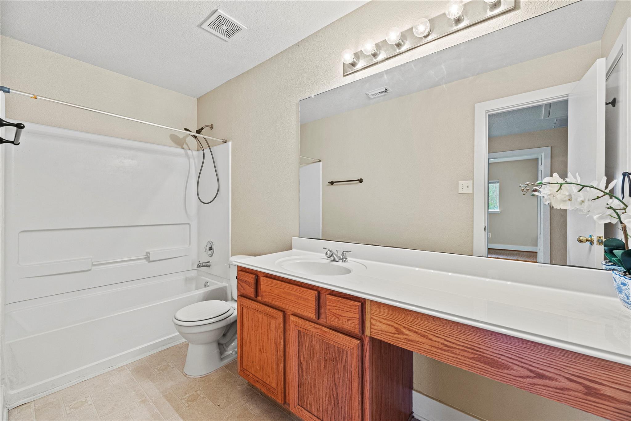 5715 Silver Oak Drive, Missouri City