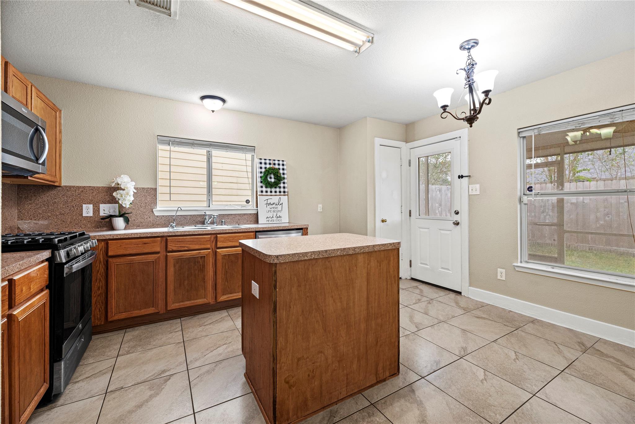 5715 Silver Oak Drive, Missouri City