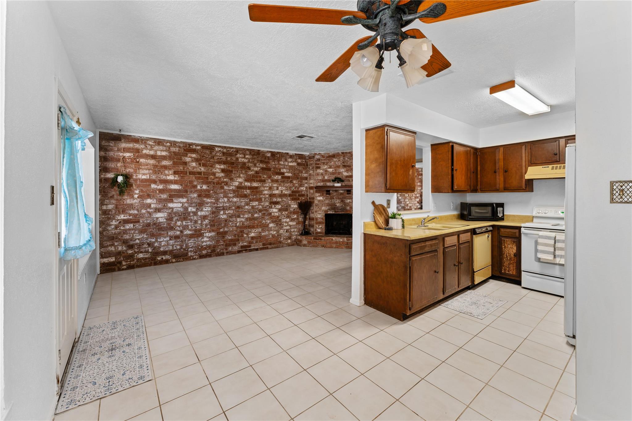 6947 Chasewood Drive