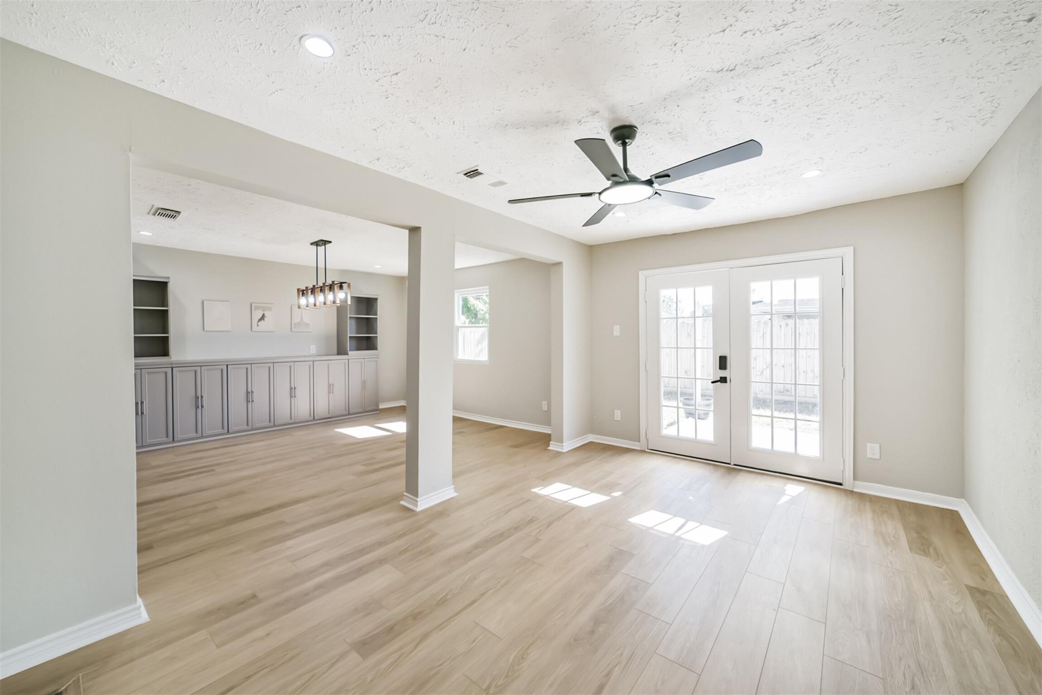 10826 Thorncliff Drive