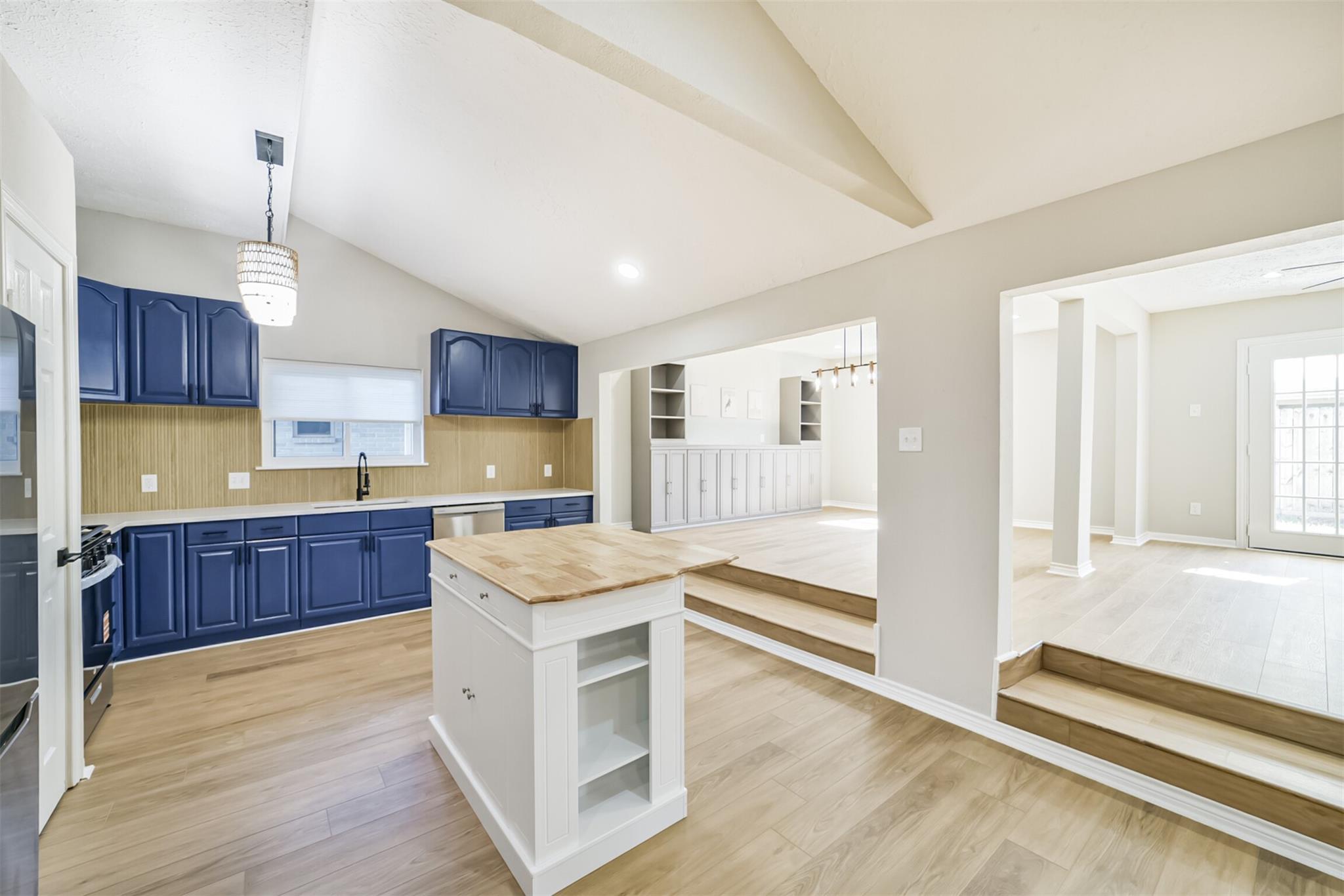 10826 Thorncliff Drive