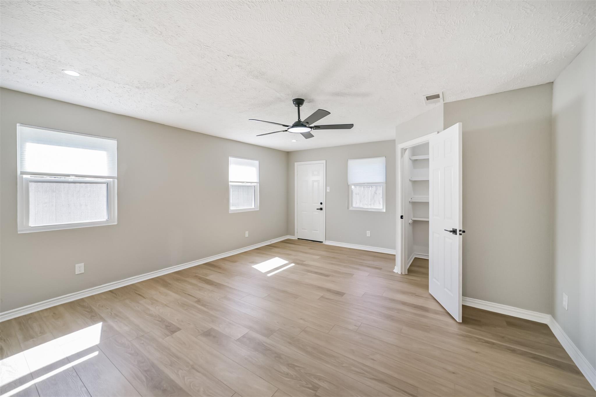 10826 Thorncliff Drive