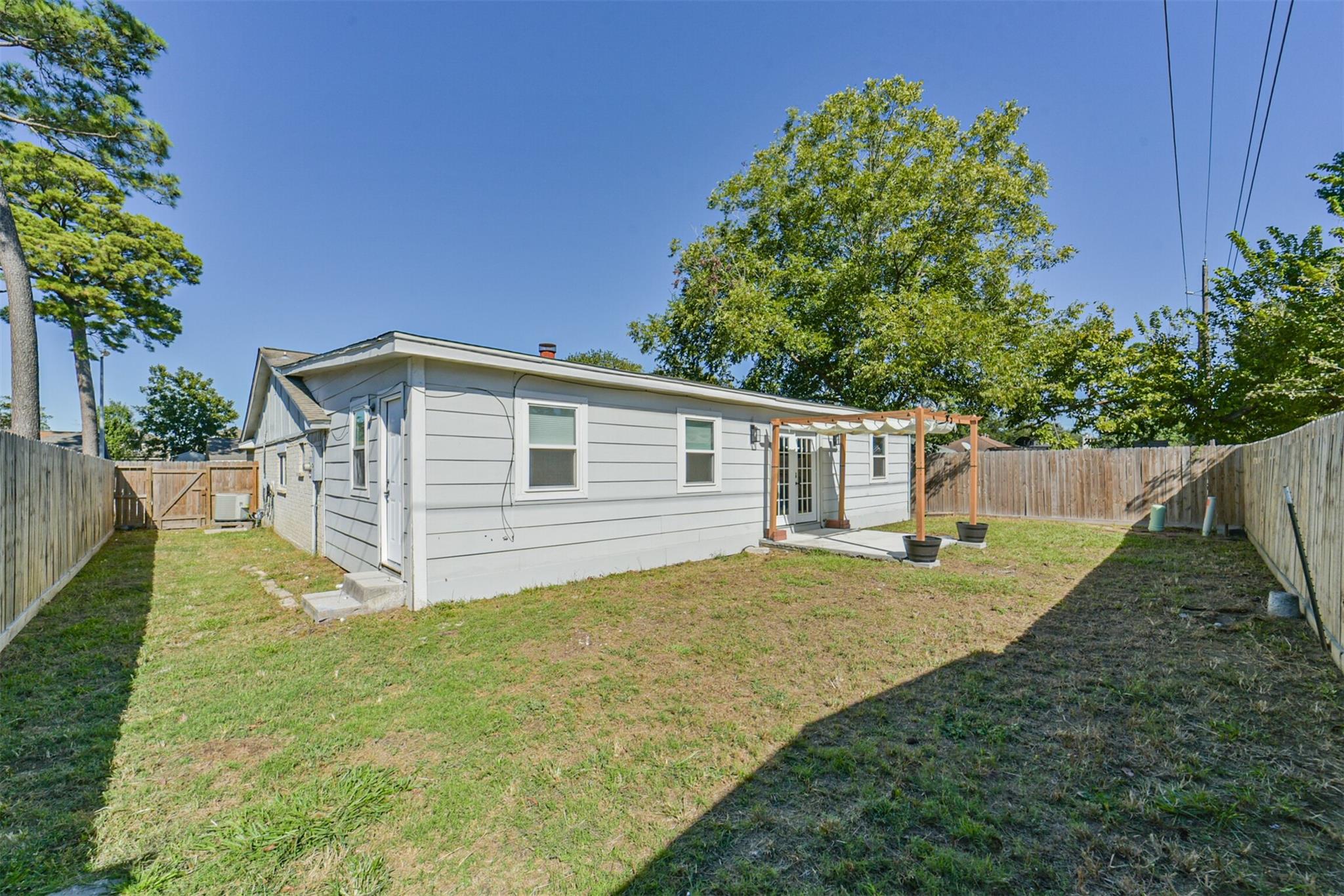 10826 Thorncliff Drive