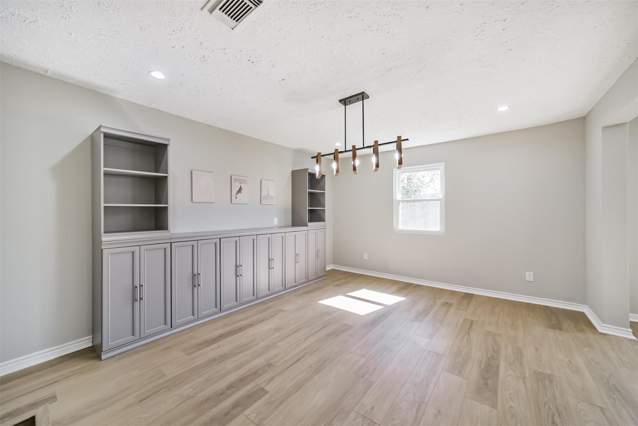 10826 Thorncliff Drive