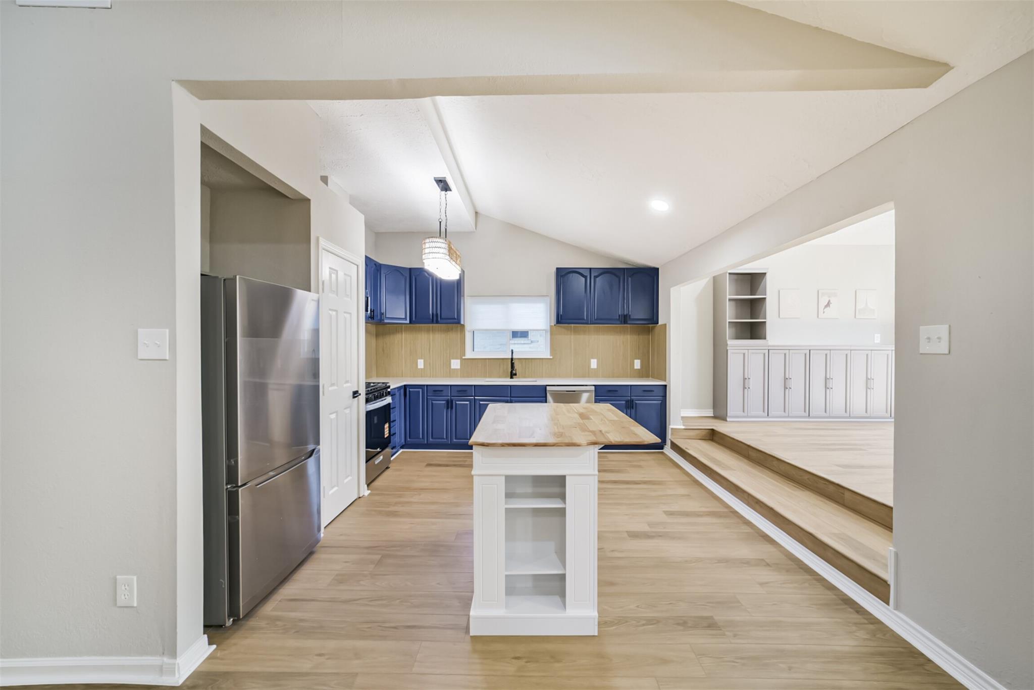 10826 Thorncliff Drive