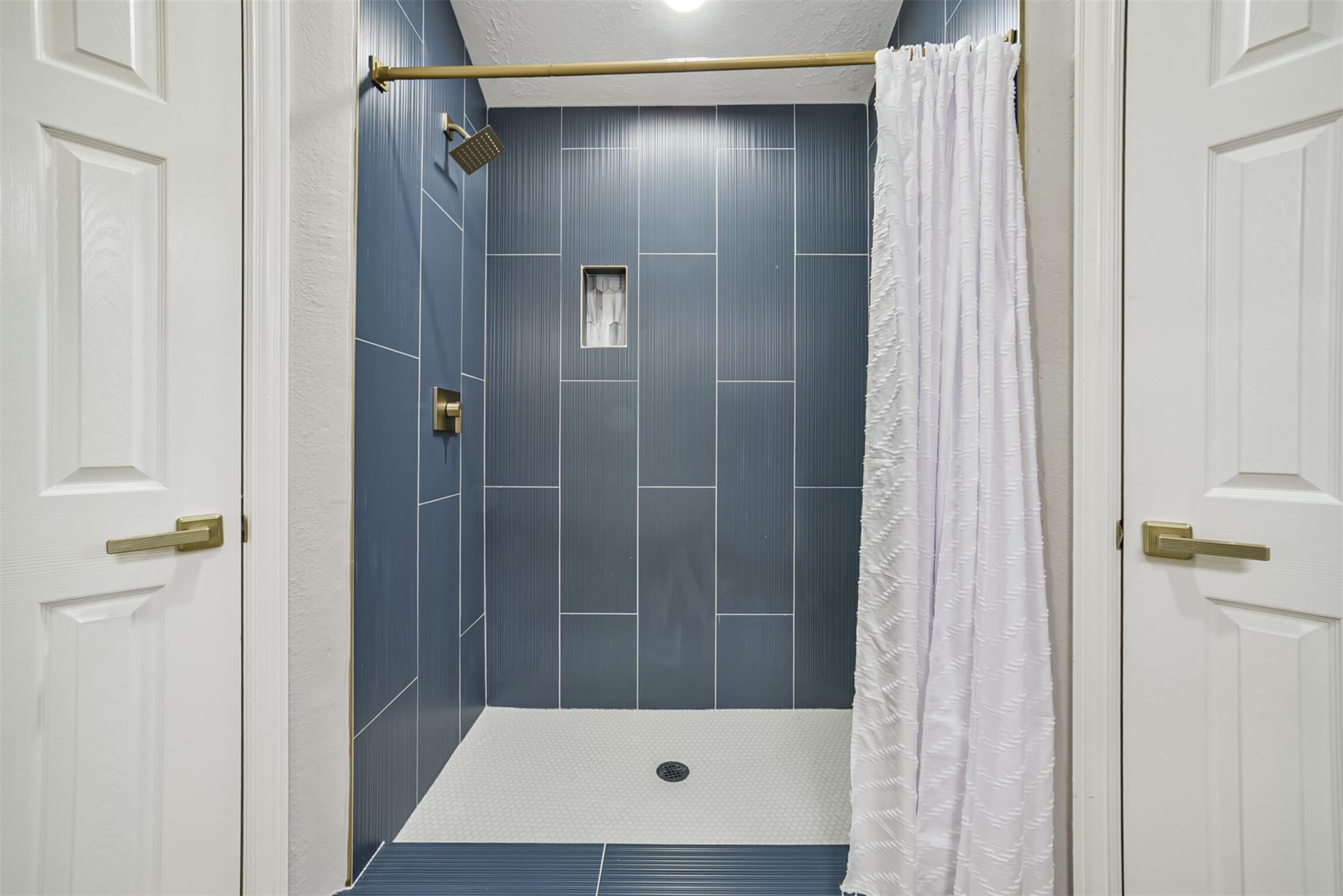 10826 Thorncliff Drive