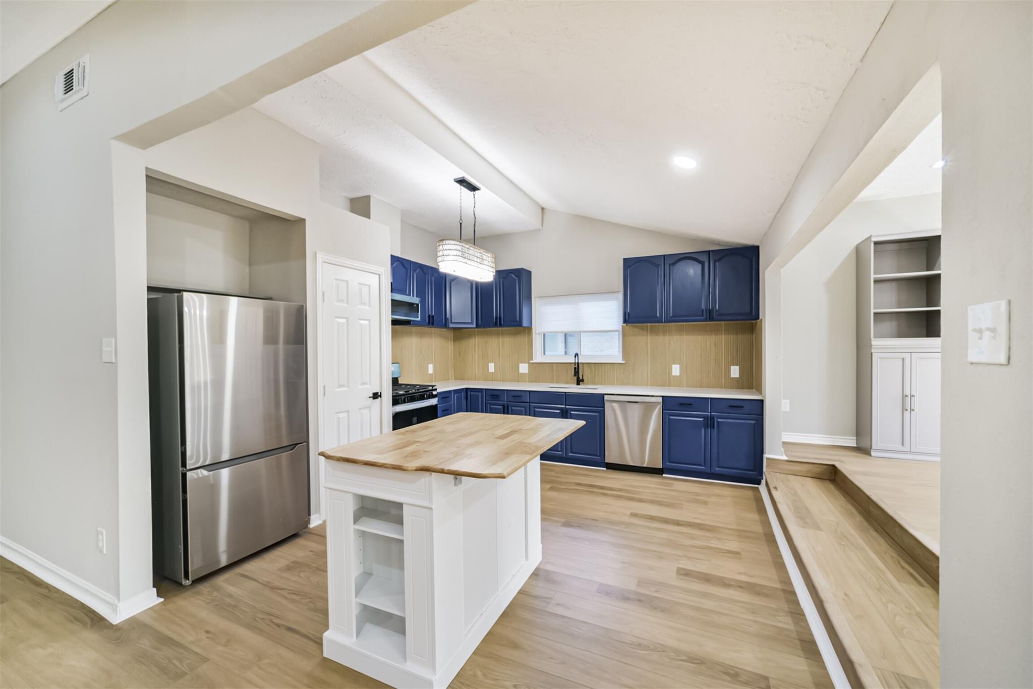 10826 Thorncliff Drive