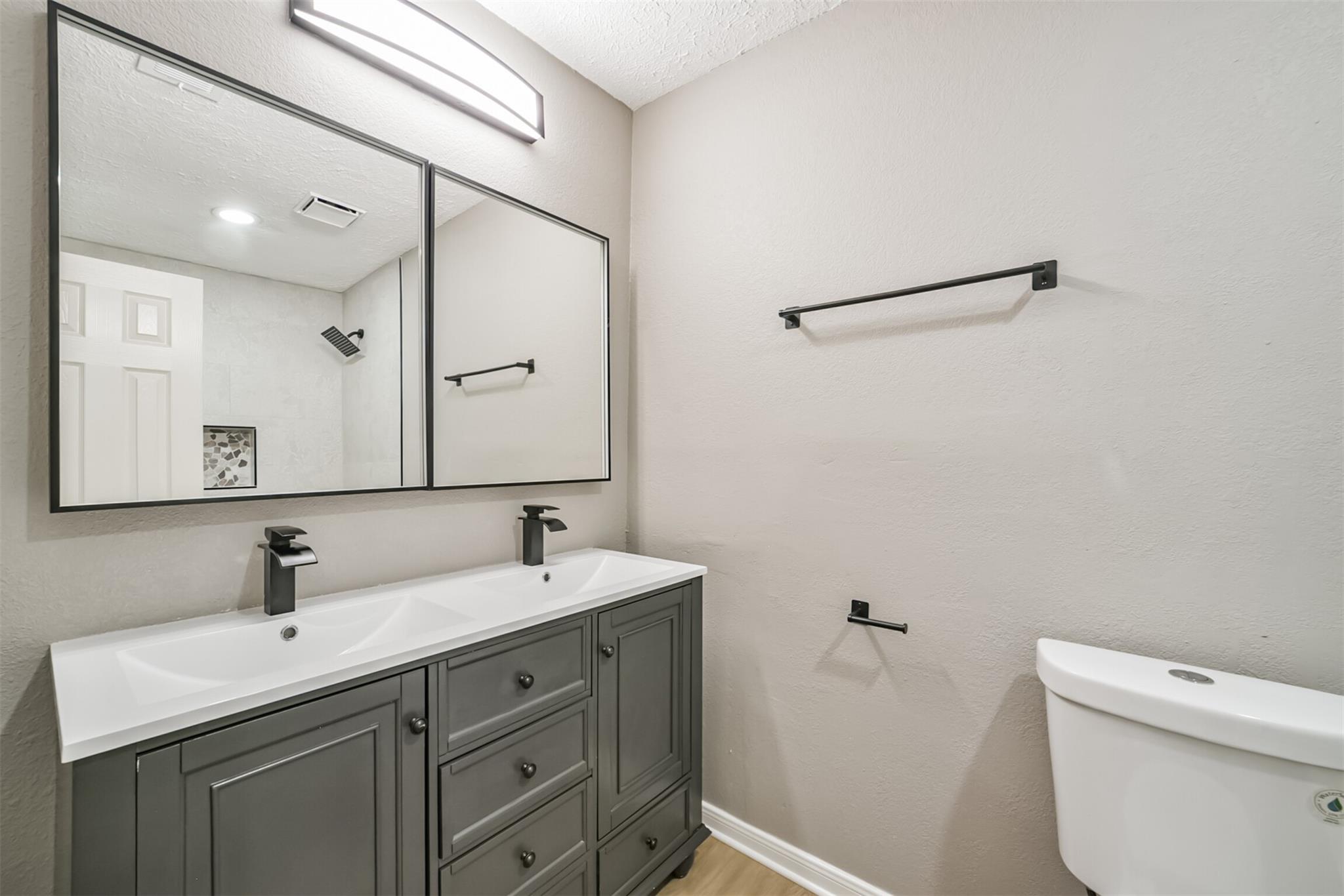 10826 Thorncliff Drive